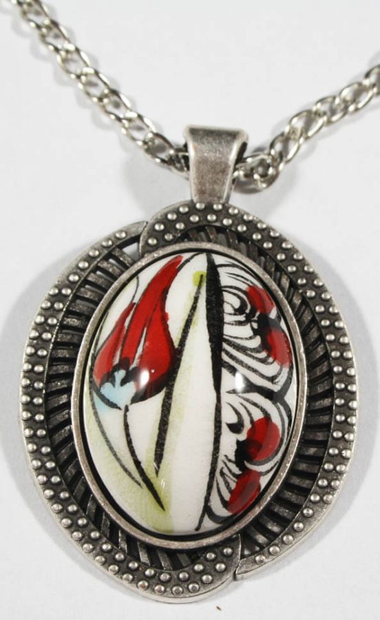Elegant Tulip Pattern Pendant - 1