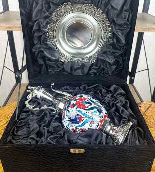 Eleganz von Tulpe und Nelke – silberbeschichtetes Iznik-Keramik-Kannen-Set - 2