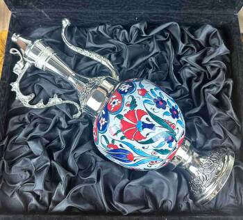 Eleganz von Tulpe und Nelke – silberbeschichtetes Iznik-Keramik-Kannen-Set - 3