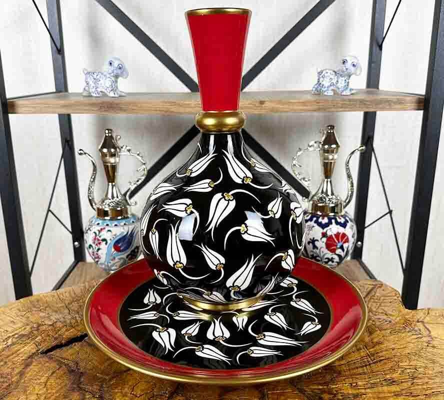 Ensemble cadeau Iznik vase et assiette motif tulipe sur fond noir - 1