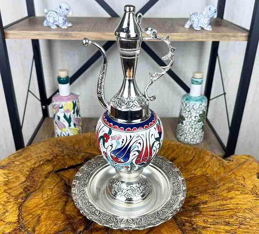 Ensemble de Carafe et Assiette en Céramique d’Iznik – Cadeau d’Entreprise Élégant avec Motif Tulipe - 1