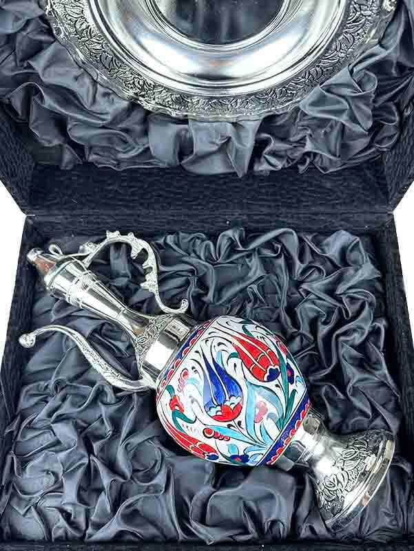 Ensemble de Carafe et Assiette en Céramique d’Iznik – Cadeau d’Entreprise Élégant avec Motif Tulipe - 3