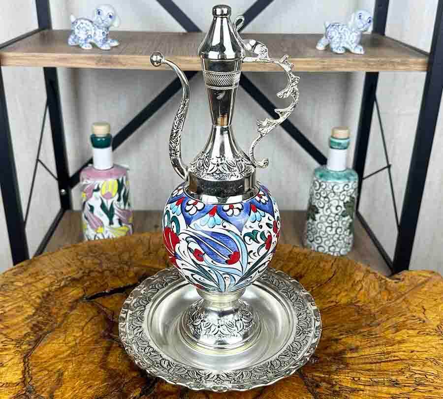 Ensemble de Vase et Assiette en Céramique d’Iznik – Cadeau Officiel pour un Gouverneur - 1