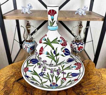 Ensemble Vase et Assiette en Céramique d’Iznik – Motifs Tulipe et Œillet, Cadeau Prestige Fait Main - Çini Evi