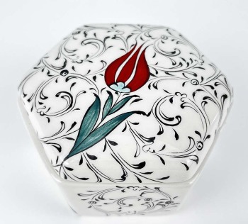 Eşe Özel 