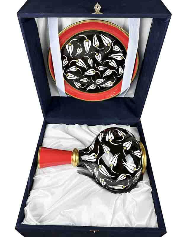 Exklusives Geschenkset – Handgefertigte Iznik Vase & Teller mit Tulpenmotiv auf Schwarzem Grund - 4