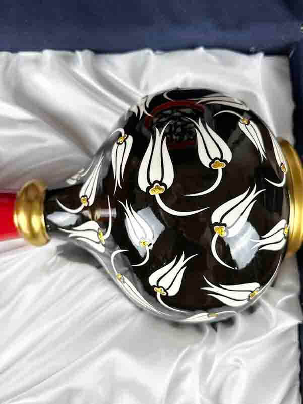 Exklusives Geschenkset – Handgefertigte Iznik Vase & Teller mit Tulpenmotiv auf Schwarzem Grund - 3