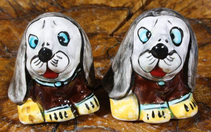 Figurines de chiens aux longues oreilles - 1