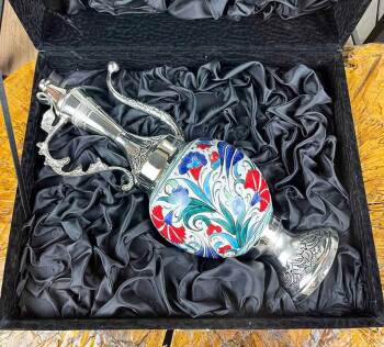 Firmengeschenk – silberbeschichtetes Iznik-Keramik-Kannen- und Teller-Set - 2