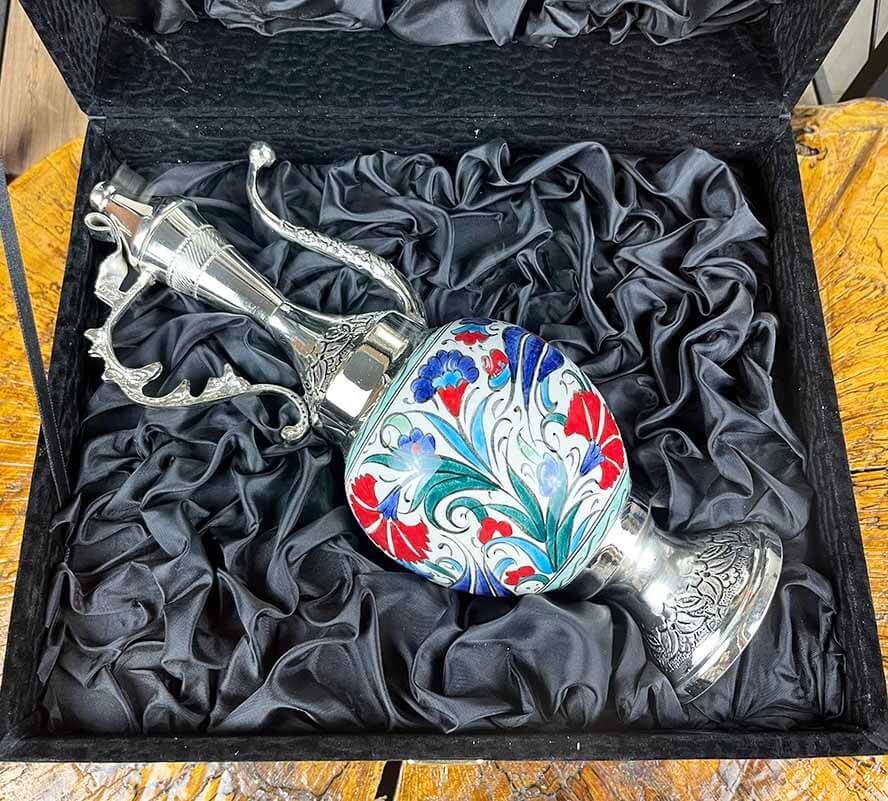 Firmengeschenk – silberbeschichtetes Iznik-Keramik-Kannen- und Teller-Set - 2