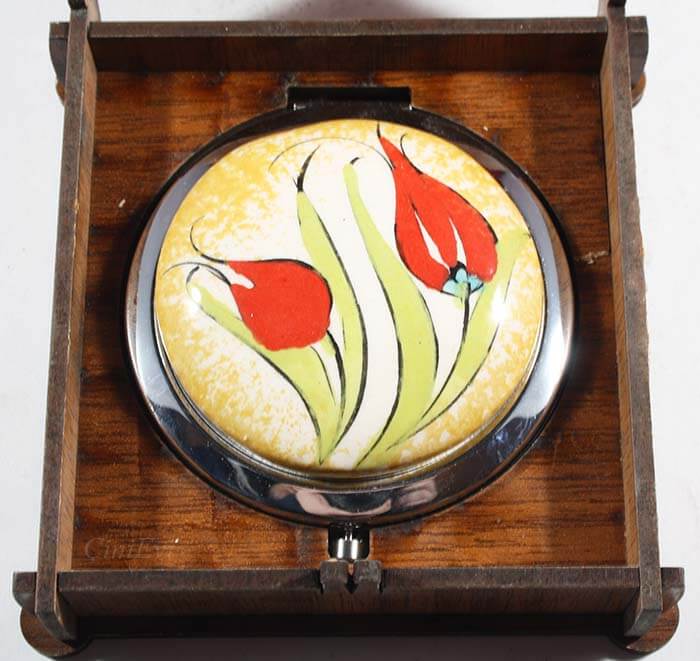 Reverse flache Tulpe Gemusterte Iznik-Keramik-Taschenspiegel - 1