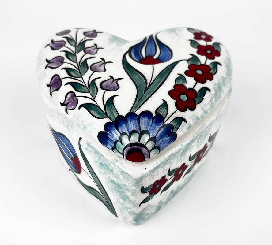 Frühlingsstrauß Herzförmiges Schmuckkästchen aus Keramik - 1
