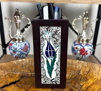 Gece Lalesi – İznik Çinili Ahşap Kalemlik - Çini Evi (1)