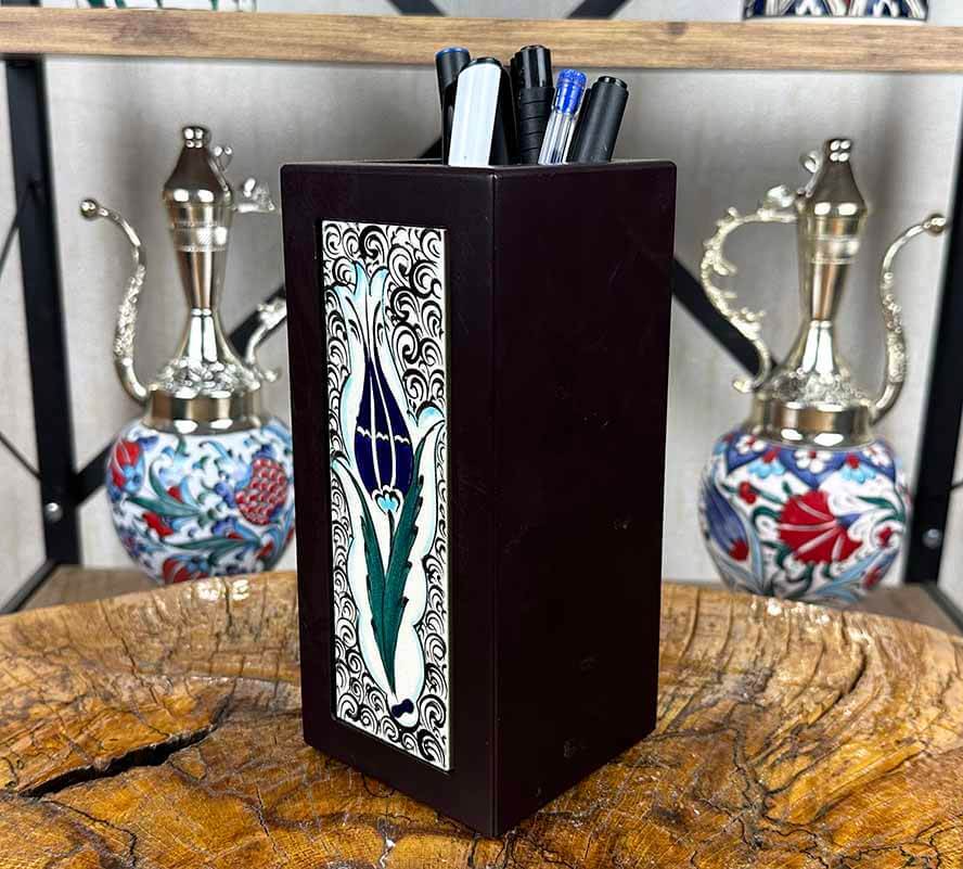 Gece Lalesi – İznik Çinili Ahşap Kalemlik - 1