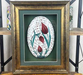 Geschenk für ausländische Geschäftspartner | Iznik-Keramik-Wandschmuck mit Tulpen- und Haliç-Motiv - Çini Evi