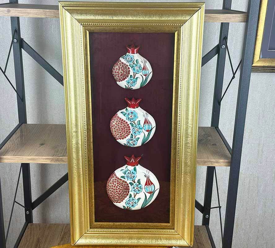 Geschenk für internationale Gäste: Iznik-Keramik Granatapfel-Paneel mit Tulpenmotiv – Symbol für Fülle und Wohlstand - 1