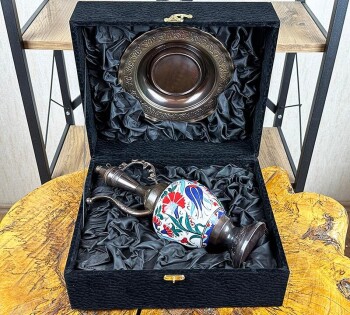 Gift for the Mayor - Çini Evi (1)