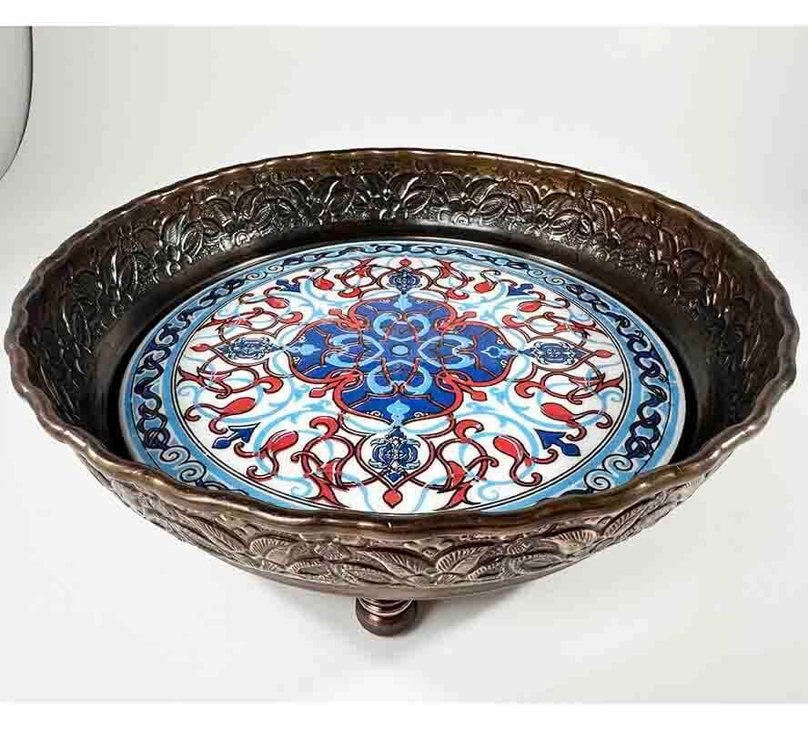 Goldfarbene Zuckerdose mit geometrischem Muster – Symbolischer Neujahrsgruß im İznik-Stil - 1