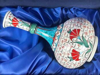 Haliç Desenli Karanfiller – İznik Çini Vazo - 3