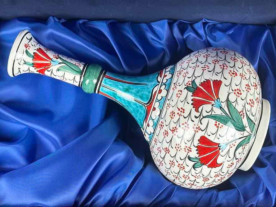 Haliç Desenli Karanfiller – İznik Çini Vazo - 3