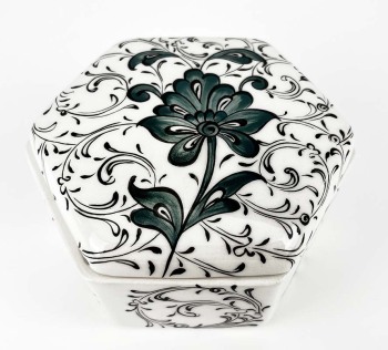 Haliç İşi ve Yeşil Lotus Desenli Altıgen Seramik Kutu - Çini Evi