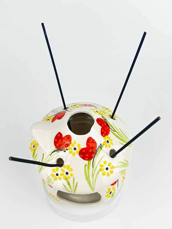 Handgefertigter Kerzen- und Räucherstäbchenhalter mit Gänseblümchen und Schmetterlingen - 2