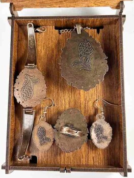 Handgefertigtes Schmuckset mit Tulpen- und Haliç-Motiven – Eine Verbindung aus Geschichte und Kunst - 4