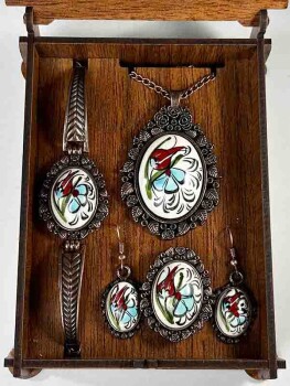 Handgefertigtes Schmuckset mit Tulpen- und Haliç-Motiven – Eine Verbindung aus Geschichte und Kunst - 2