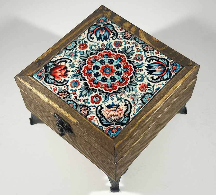 Holz-Schmuckbox mit Blumen- und Tulpenmotiv - 1