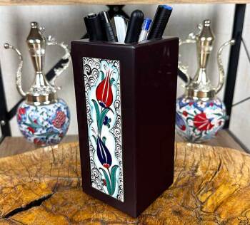 İkili Lale Zarafeti – İznik Çinili Ahşap Kalemlik - Çini Evi