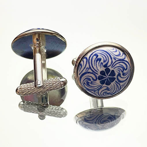 Iznik-Fliesen-Manschettenknopf mit blauem Gänseblümchen und goldenem Horn - 1