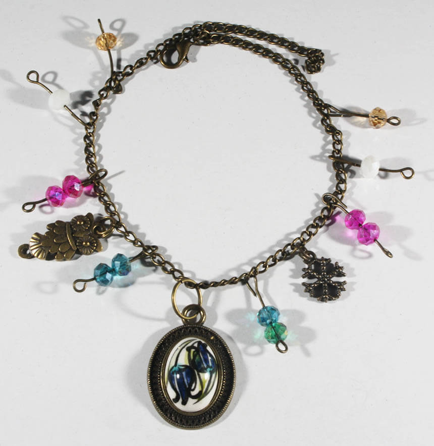 İznik Fußkettchen mit blauen Tulpen – Handgefertigte Eleganz in Keramikform - 1