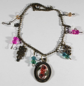 İznik Fußkettchen mit Rosenmotiv – Handgefertigte Eleganz voller Symbolik - Çini Evi