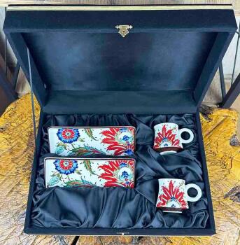 İznik Kaffeeservierset mit klassischem Hatayi- und Saz-Yolu-Muster – Elitäre Wahl - 4