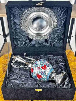 Iznik Karaffe Set mit Tulpen- und Granatapfelmotiv – Handgefertigtes Meisterwerk - Çini Evi (1)