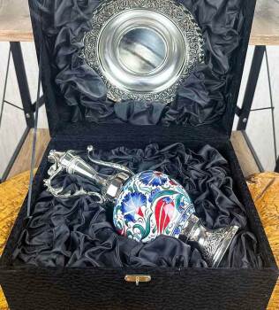Iznik-Keramik-Kannen-Set mit roten Tulpen- und Blumenmotiven - 2