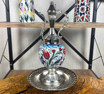 Iznik-Keramik-Kannen-Set mit roten Tulpen- und Blumenmotiven - 1