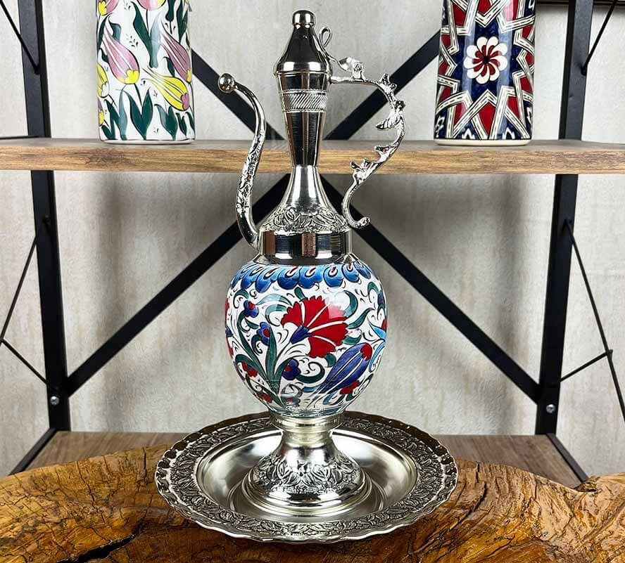 Iznik-Keramikkannen-Set mit Tulpen- und Nelkenmotiv - 1