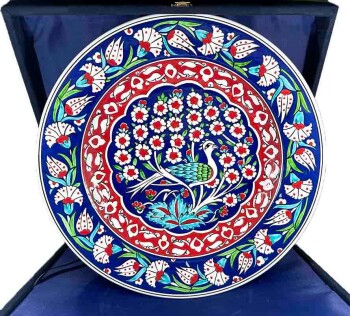 Iznik Keramikteller 30 cm – Cennet Bahçesi Motiv mit Pfau, Tulpe, Granatapfel & Hyazinthe - Çini Evi