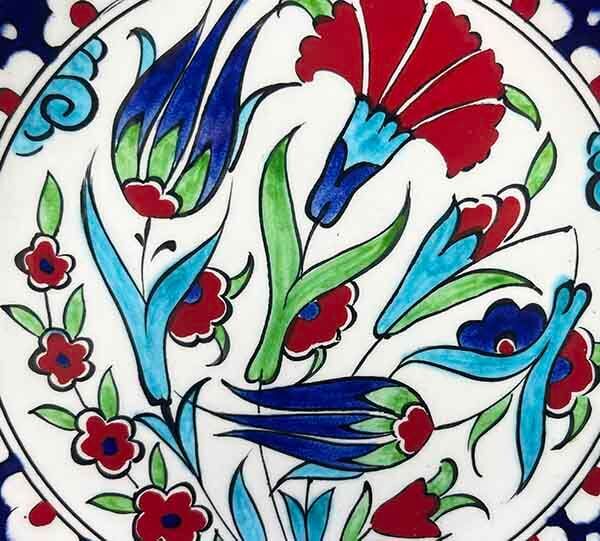Iznik-Keramikteller als traditionelles Geschenk mit Tulpen- und Nelkenmotiv 18 cm - 2