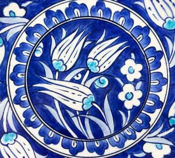 Iznik-Keramikteller mit blau-weißem Tulpengarten-Motiv 18 cm - 3
