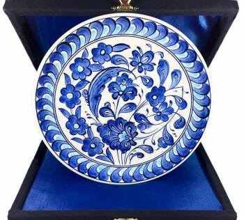 Iznik-Keramikteller mit blauem Lotus- und Blumenmotiv 18 cm - Çini Evi