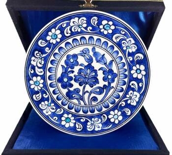 Iznik-Keramikteller mit blauem Lotusmotiv und floraler Bordüre 18 cm - Çini Evi
