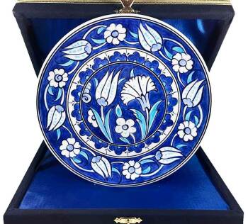 Iznik-Keramikteller mit blauem Tulpen- und Nelkenmotiv 18 cm - Çini Evi