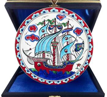 Iznik-Keramikteller mit Galeonenmotiv und türkisfarbenen Segeln 18 cm - Çini Evi