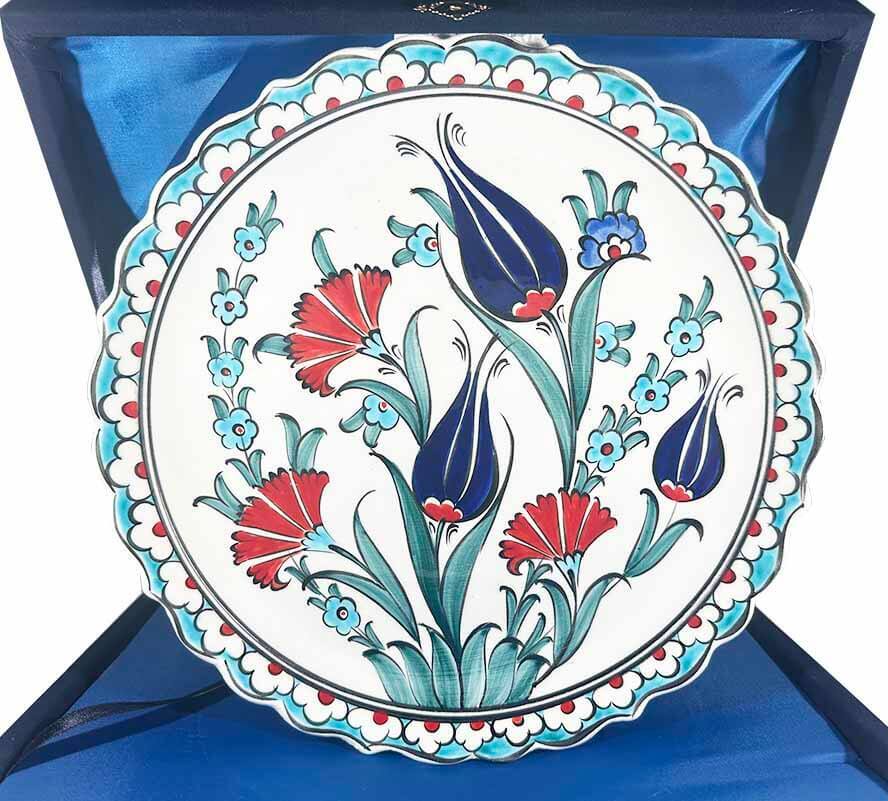 Iznik-Keramikteller mit Tulpen-, Hyazinthen- und Nelkenmotiv – 25 cm Handgefertigter Wand- & Vitrinenteller - 1