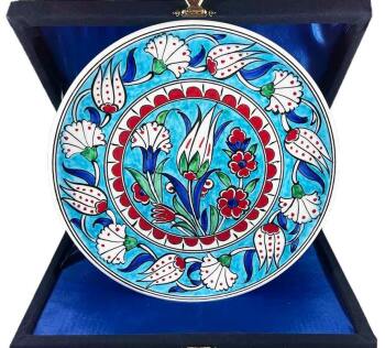 Iznik-Keramikteller mit Tulpen- und Nelkenmotiv auf türkisfarbenem Hintergrund 18 cm - Çini Evi