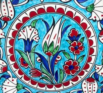 Iznik-Keramikteller mit Tulpen- und Nelkenmotiv auf türkisfarbenem Hintergrund 18 cm - 3