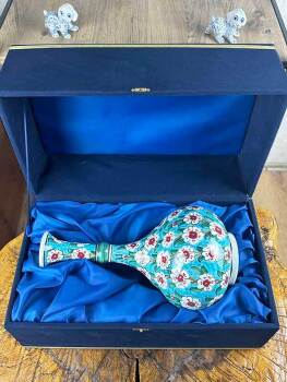 Iznik Teardrop Vase with Tree of Life on Turquoise Background - 3