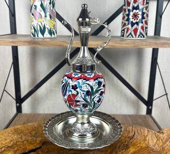 Iznik-Tulpen und Nelkenblüten – silberbeschichtetes Keramik-Kannen-Set - Çini Evi